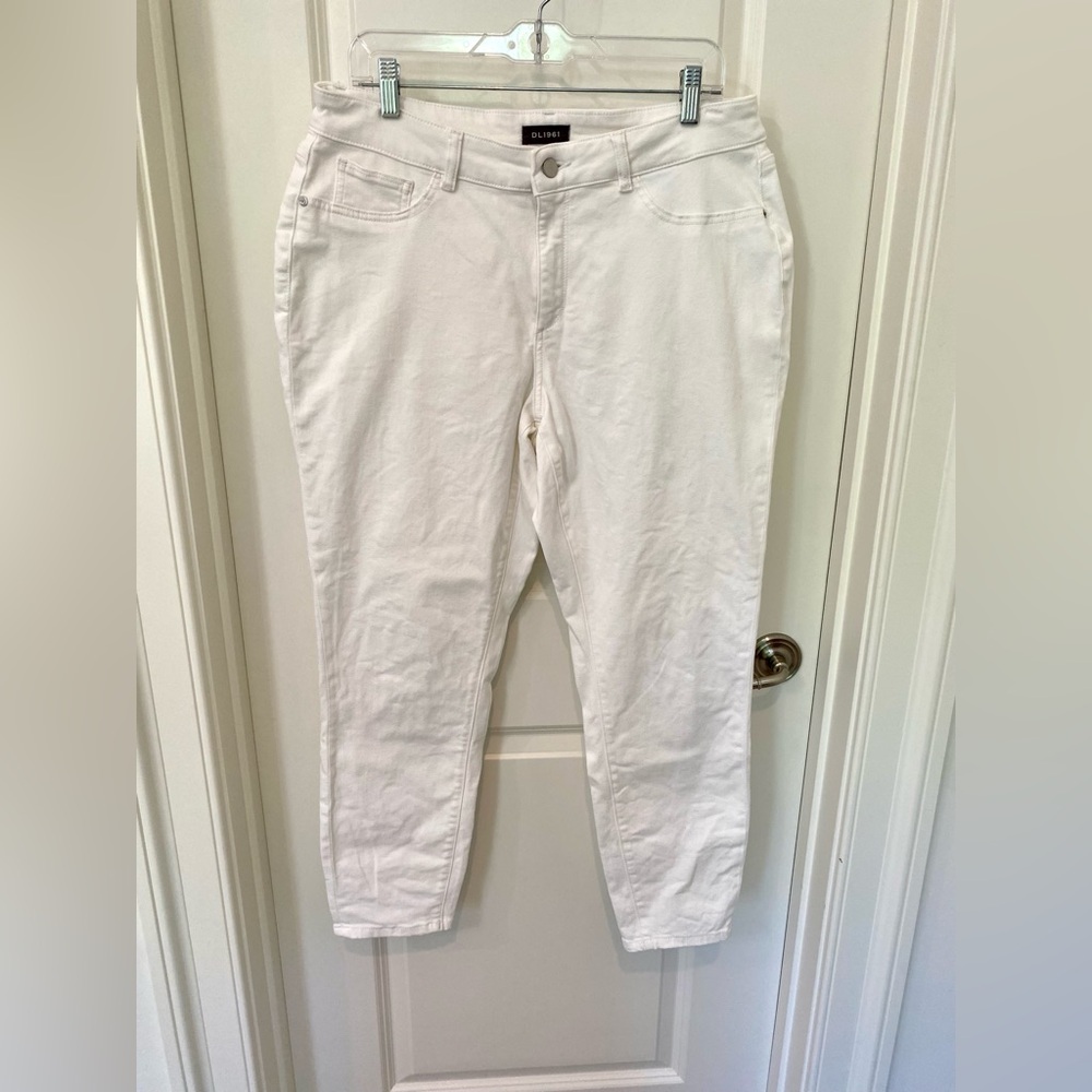 DL1961 White Denim Jeans with Stretch! Size 16W